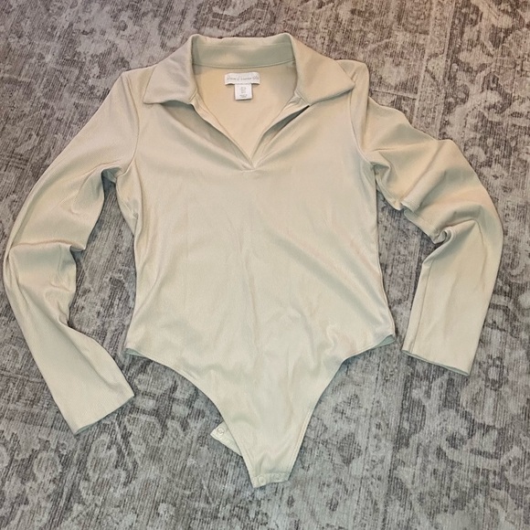 House of Harlow 1960 Camel NWOT V-Neck Body Suit - Picture 2 of 4